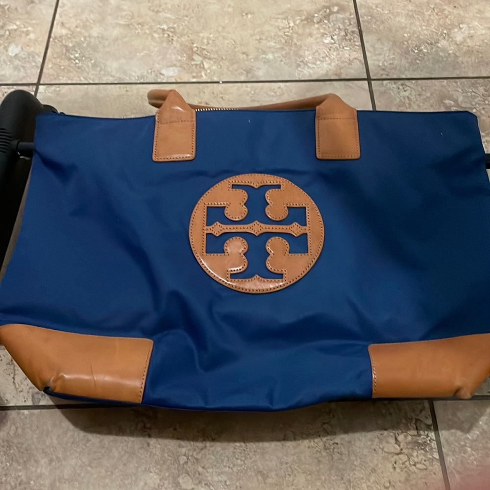 Nylon tote bag